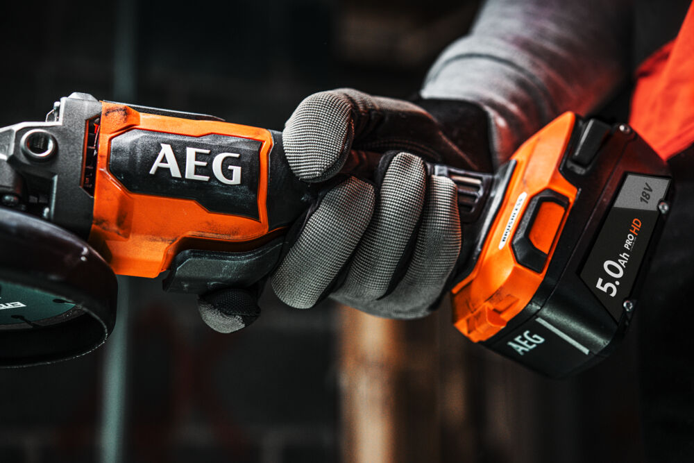 Углошлифмашина аккумуляторная AEG BEWS 18-125BLPX2-502C
