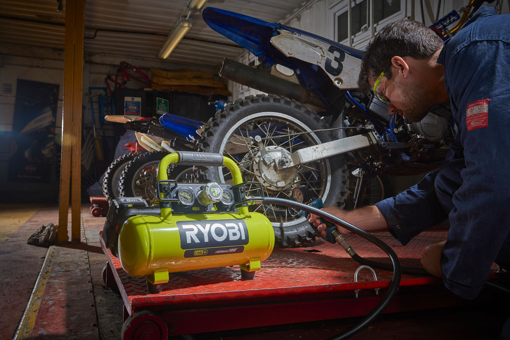 ONE + / Компрессор безмасляный коаксиальный аккумуляторный RYOBI R18AC-0 (без батареи)