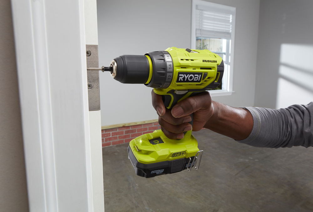 ONE + / Дрель-шуруповерт RYOBI R18DD7-0 (без батареи)