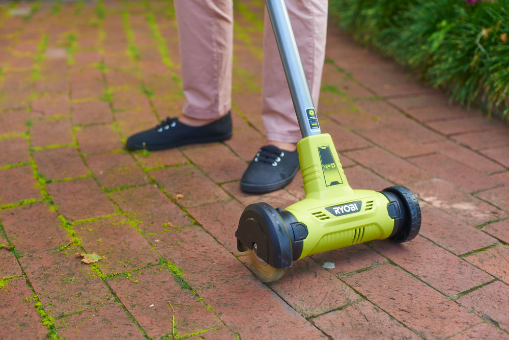 ONE + / Машина щеточная RYOBI RY18PCA-0 (без батареи)