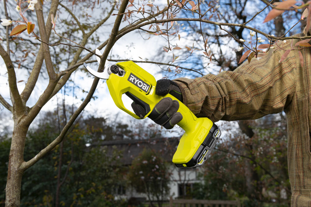 ONE + / Секатор (сучкорез) RYOBI RY18SCA-0 (без батареи)