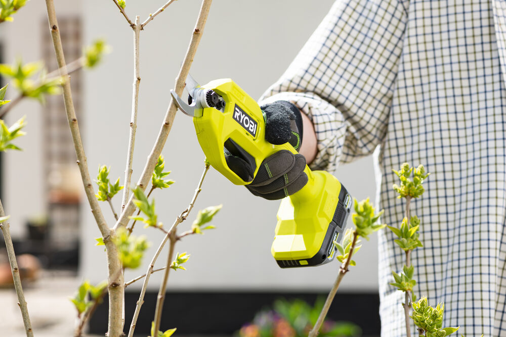 ONE + / Секатор (сучкорез) RYOBI RY18SCA-0 (без батареи)