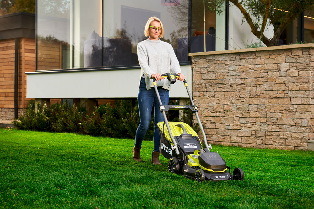 ONE + / Газонокосилка RYOBI RY18LMX40A-0 (без батареи)