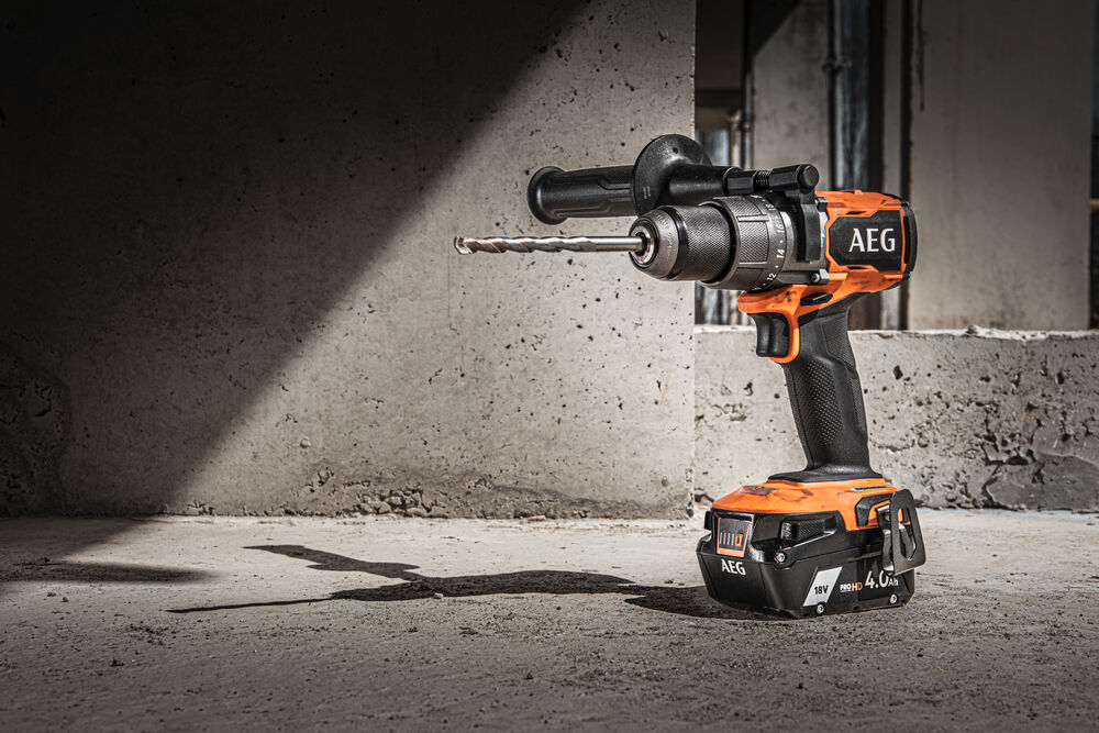 Дрель-шуруповерт ударная аккумуляторная AEG BSB18C3BL-402C
