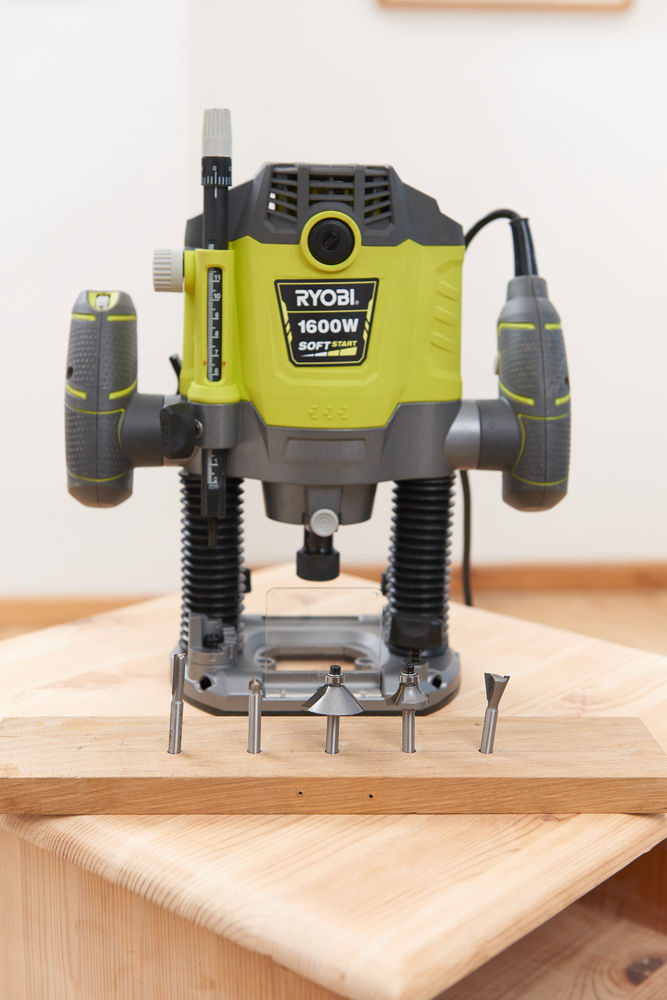 Фрезер RYOBI RRT1600-K