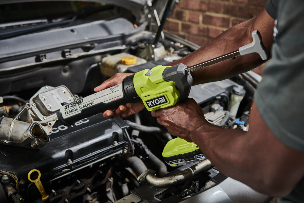 ONE + / Пистолет для герметика RYOBI RCG18-0 (без батареи)