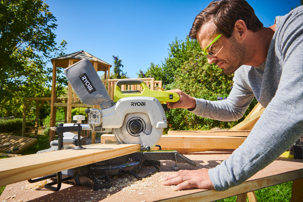 ONE + / Торцовочная пила RYOBI R18MS216-0 (без батареи)