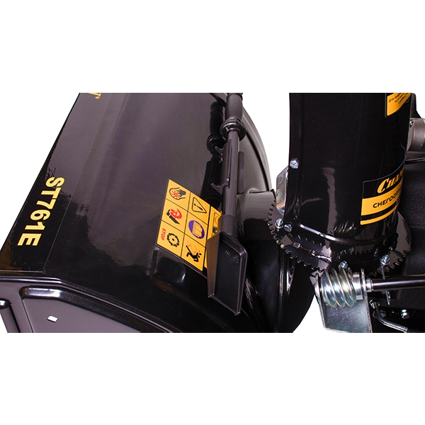 Снегоотбрасыватель CHAMPION ST761E, 7,0л.с, захват шир.61см.,6F/2R колеса 3л.,212 см.куб.,эл.стартер,фара
