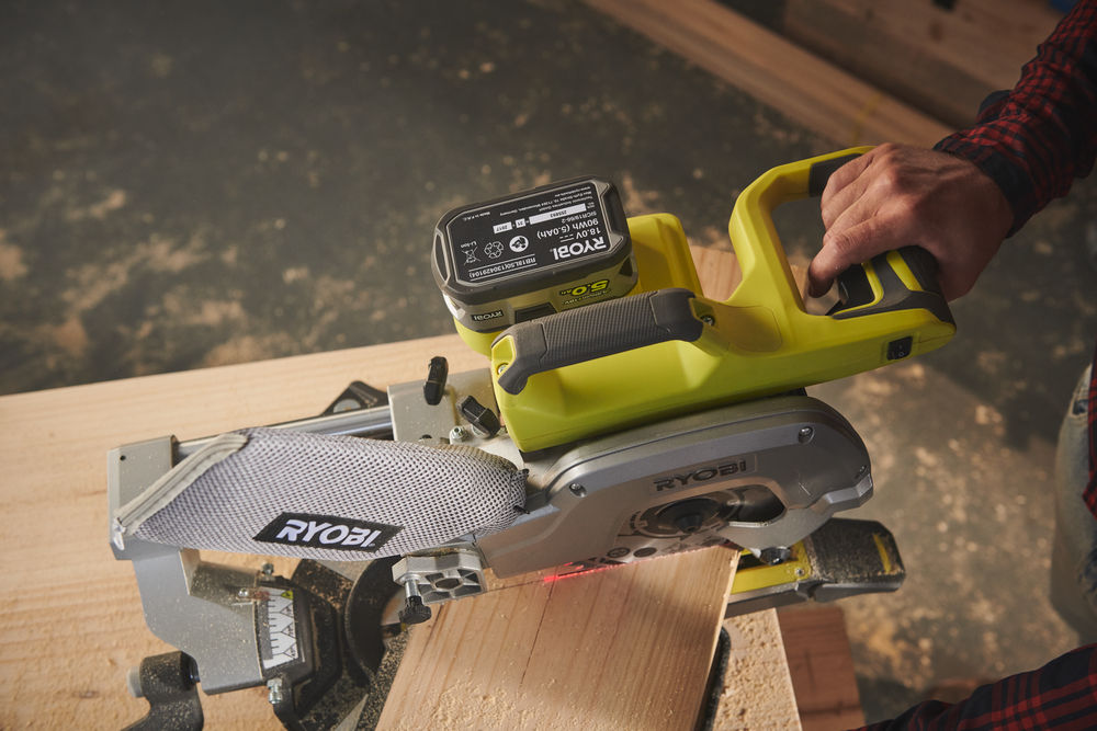 ONE + / Торцовочная пила RYOBI R18MS216-0 (без батареи)