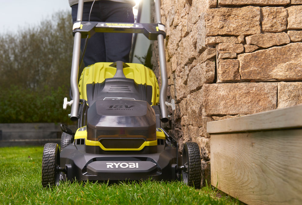 ONE + / Газонокосилка RYOBI RY18LMX40A-0 (без батареи)